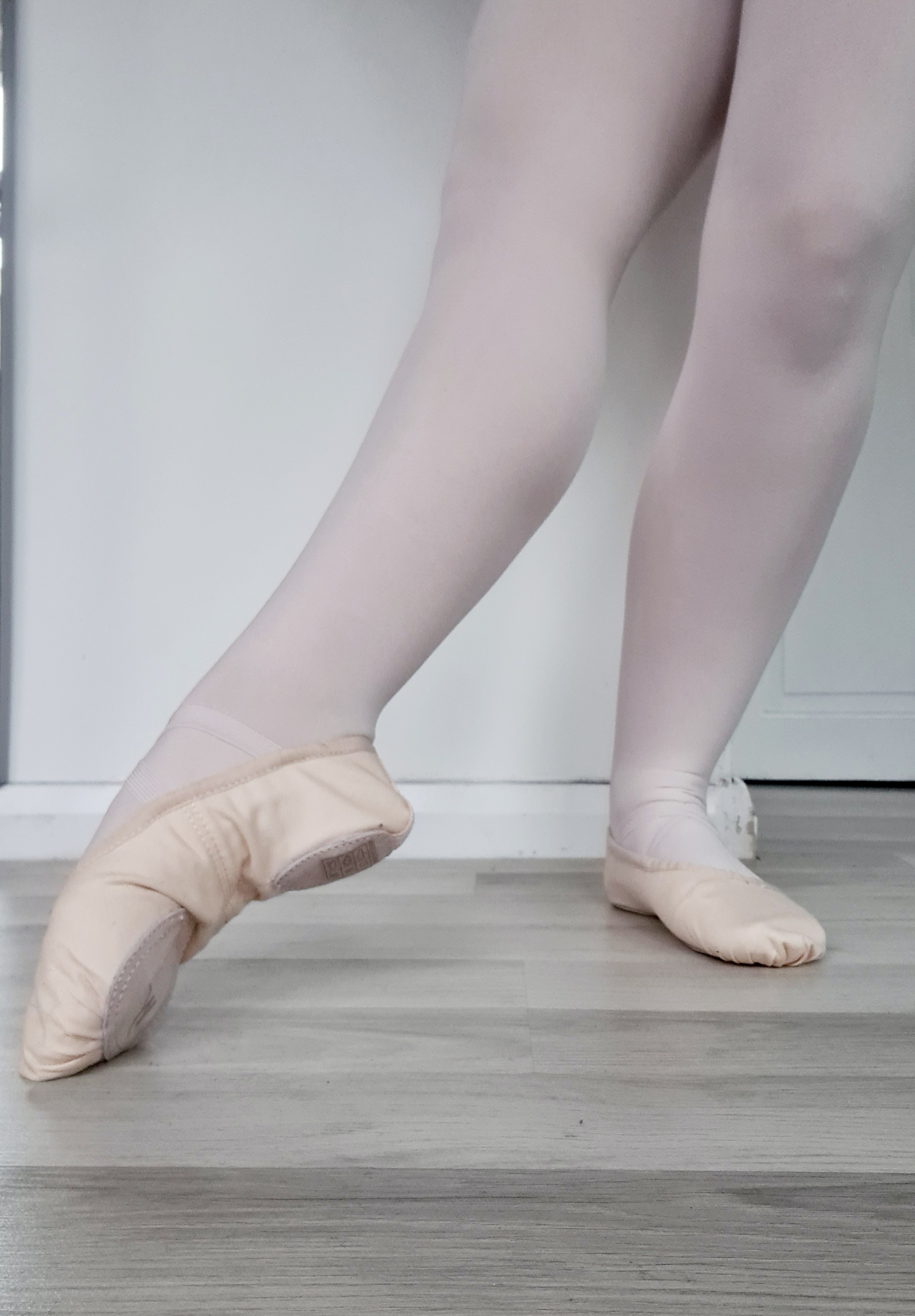 How Should Pointe Shoes Fit: Choosing the Right Size - Ballerina